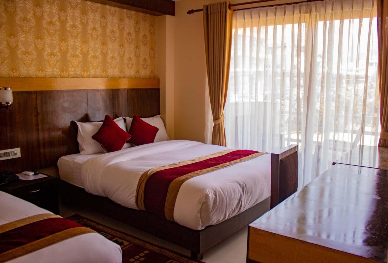 Hotel Silverline Pokhara Zewnętrze zdjęcie