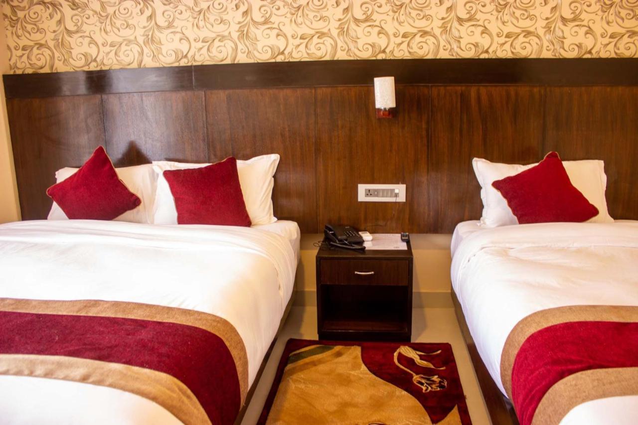 Hotel Silverline Pokhara Zewnętrze zdjęcie