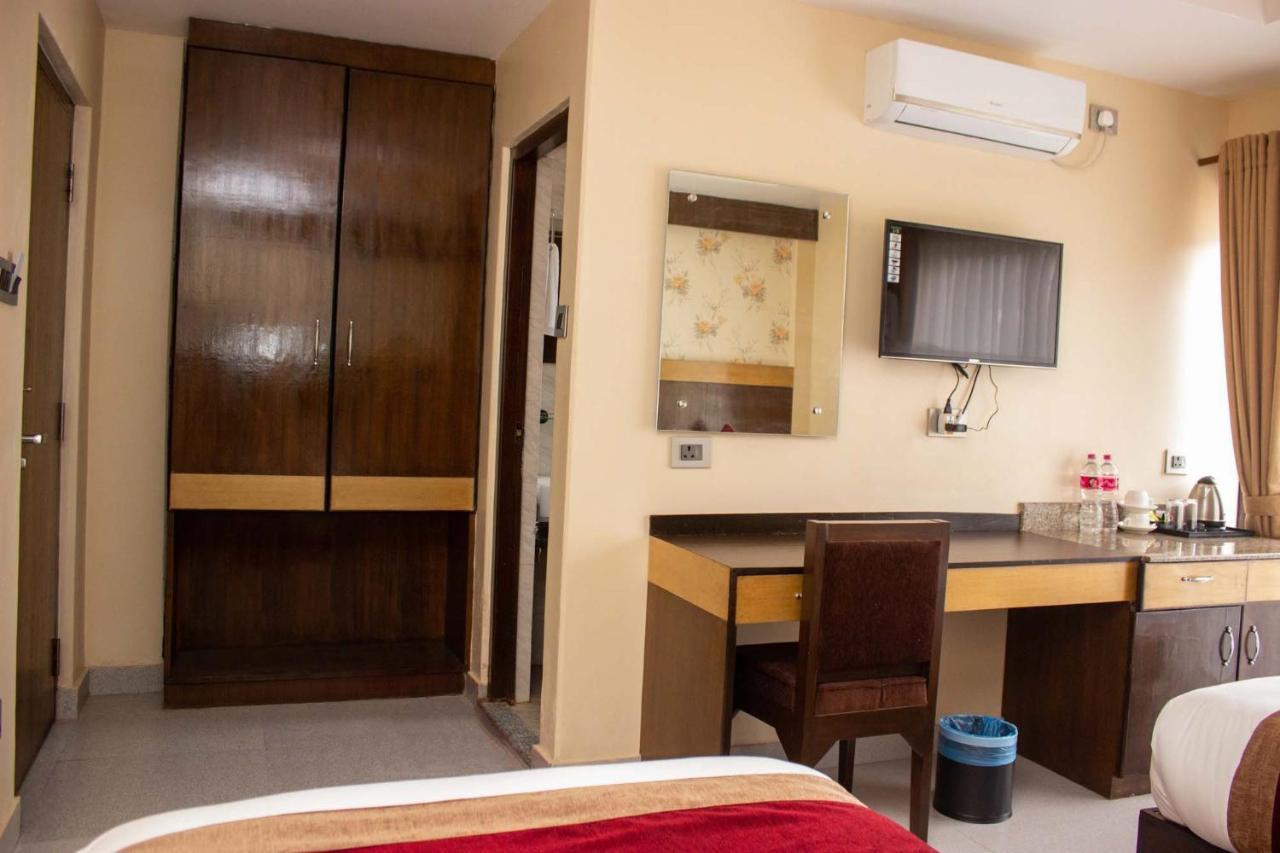 Hotel Silverline Pokhara Zewnętrze zdjęcie