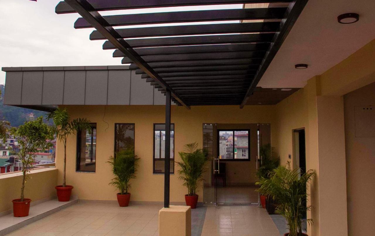 Hotel Silverline Pokhara Zewnętrze zdjęcie