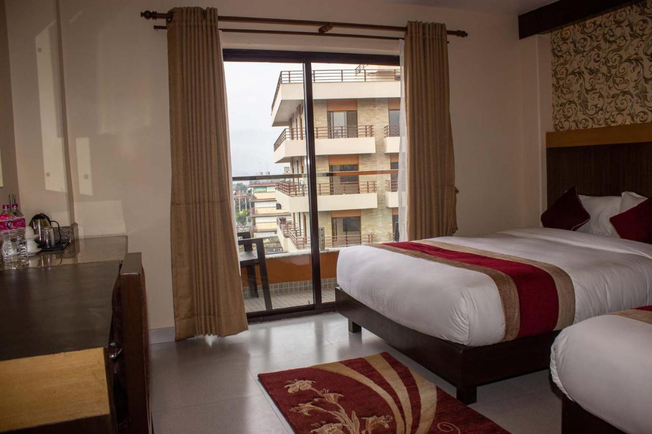 Hotel Silverline Pokhara Zewnętrze zdjęcie