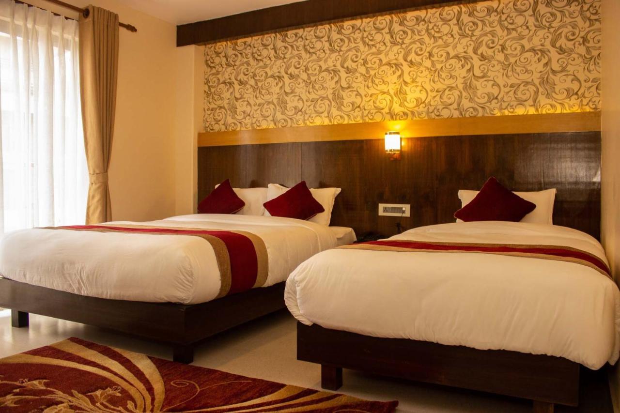 Hotel Silverline Pokhara Zewnętrze zdjęcie
