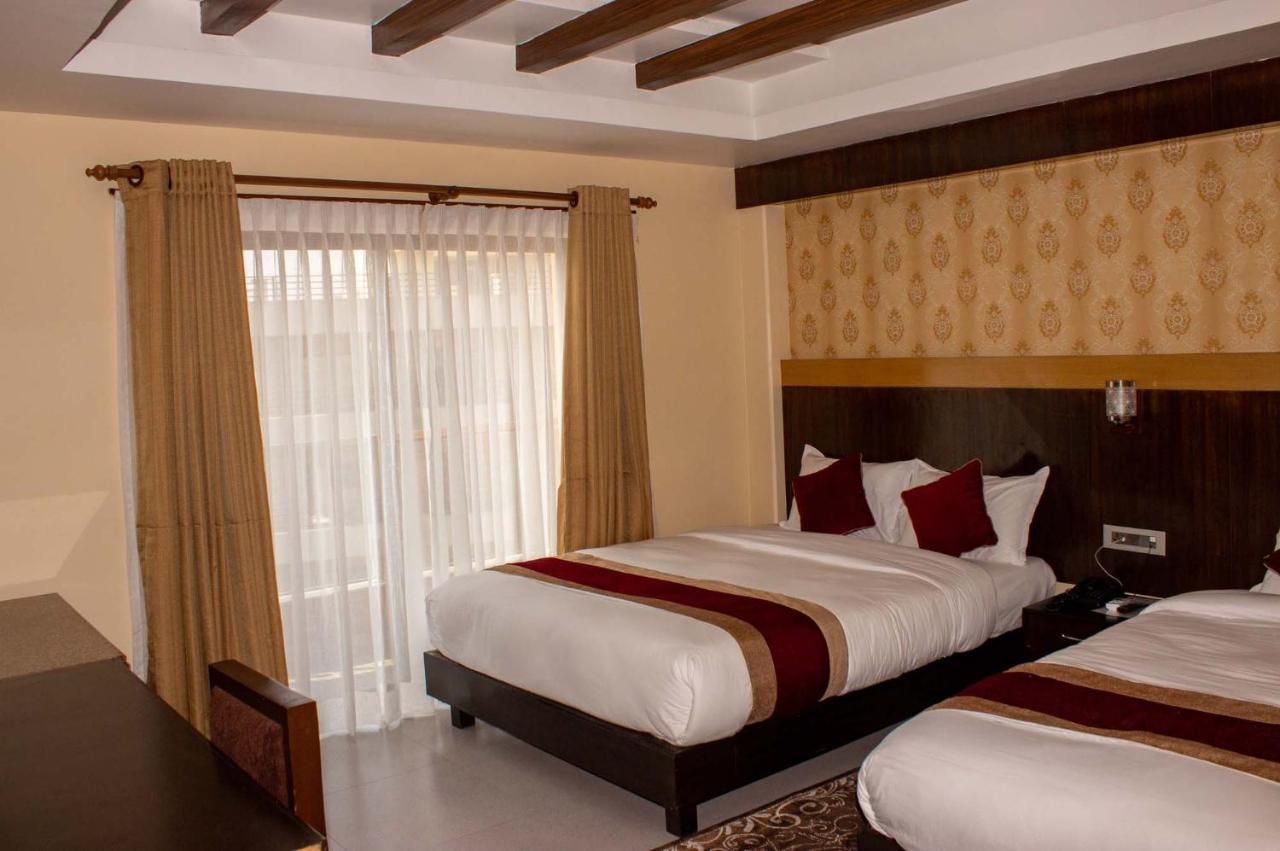 Hotel Silverline Pokhara Zewnętrze zdjęcie