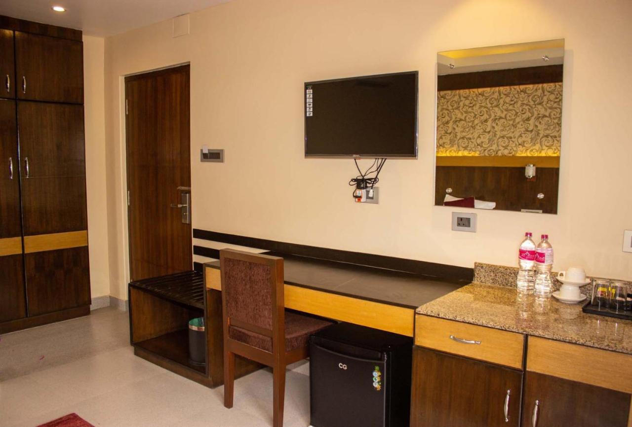 Hotel Silverline Pokhara Zewnętrze zdjęcie