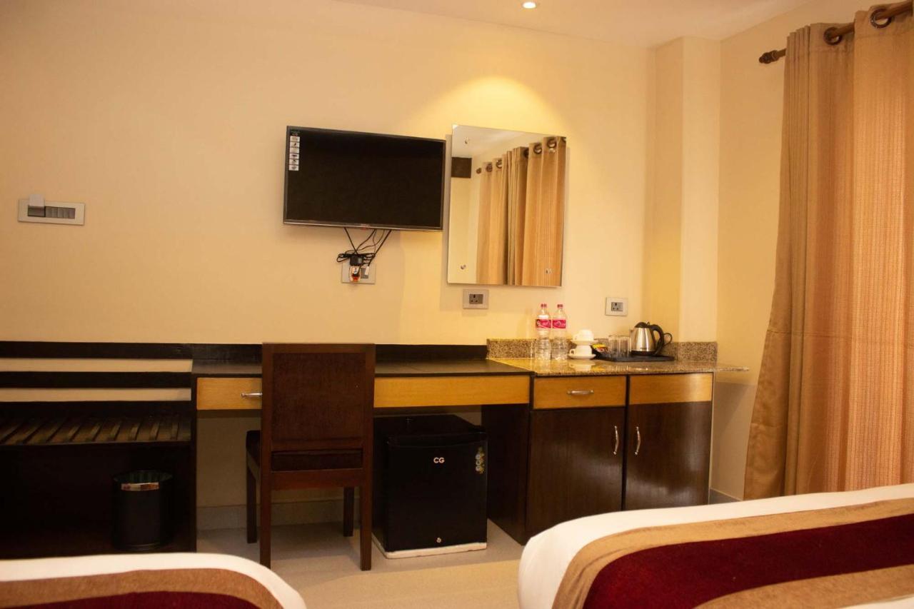 Hotel Silverline Pokhara Zewnętrze zdjęcie