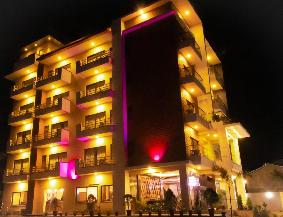 Hotel Silverline Pokhara Zewnętrze zdjęcie